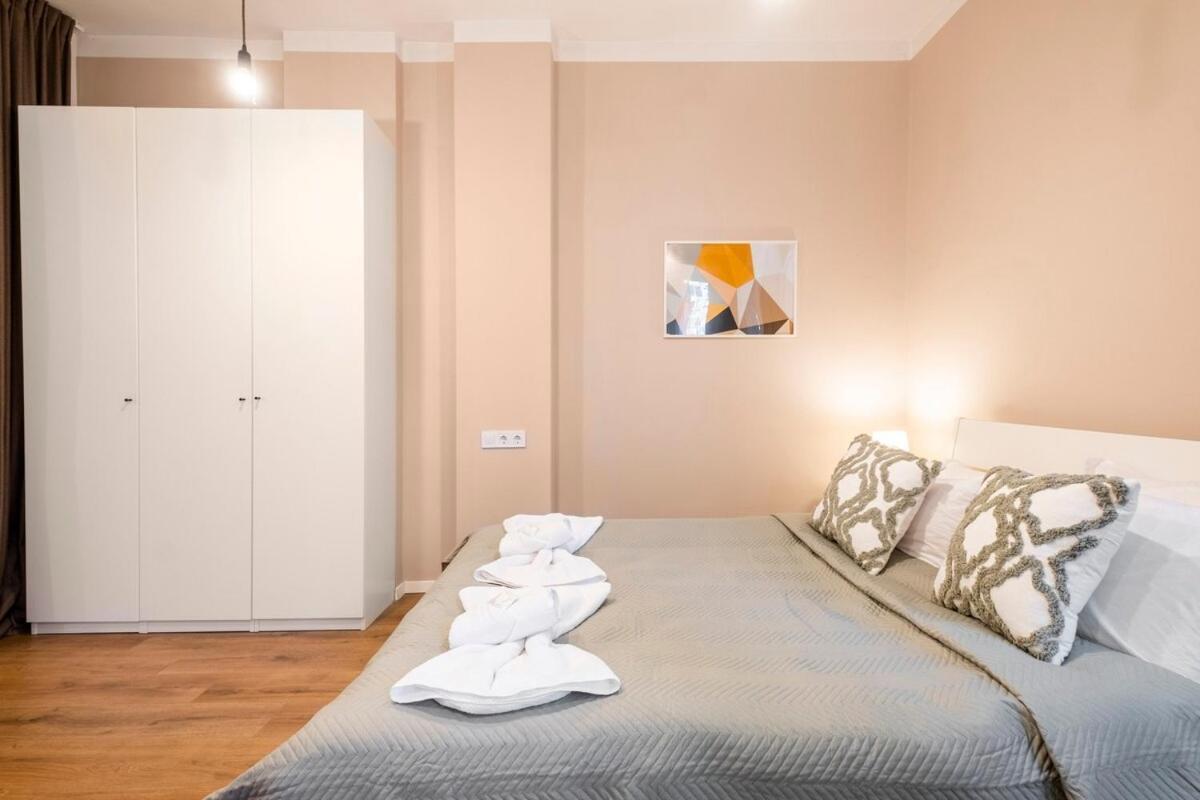 Top Centre 1 Bedroom Apt Next To Vitosha Blvd. Sofía Exterior foto